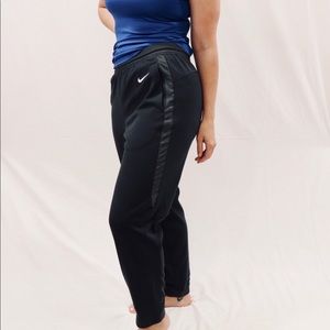 NIKE Sweatpants